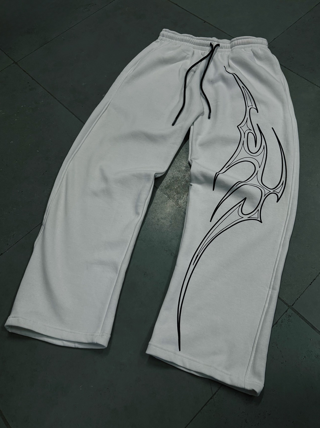 PHANTOM WHITE STRAIGHT FIT BAGGY PANTS